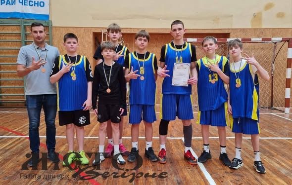 Юні баскетболісти з Локачів здобули «бронзу» чемпіонату Волині серед юнаків - новини Володимир-Водинського Юні баскетболісти з Локачів здобули «бронзу» чемпіонату Волині серед юнаків