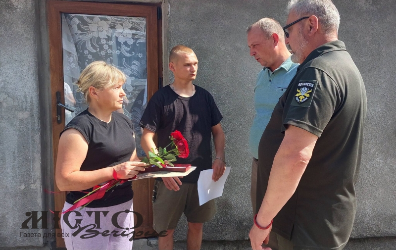 «Лицарський хрест» вручили родині Героя Анатолія Баранося із Павлівської громади 