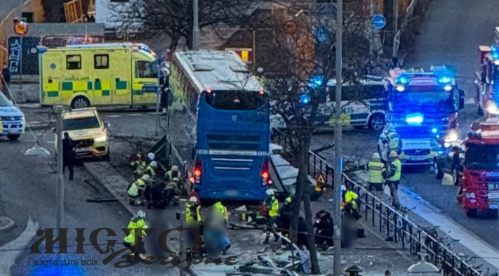 У Стокгольмі автобус в’їхав у зупинку: троє загиблих 