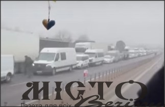 Скандал на пункті пропуску «Устилуг»: «порожні» автобуси, черги й тисяча гривень 