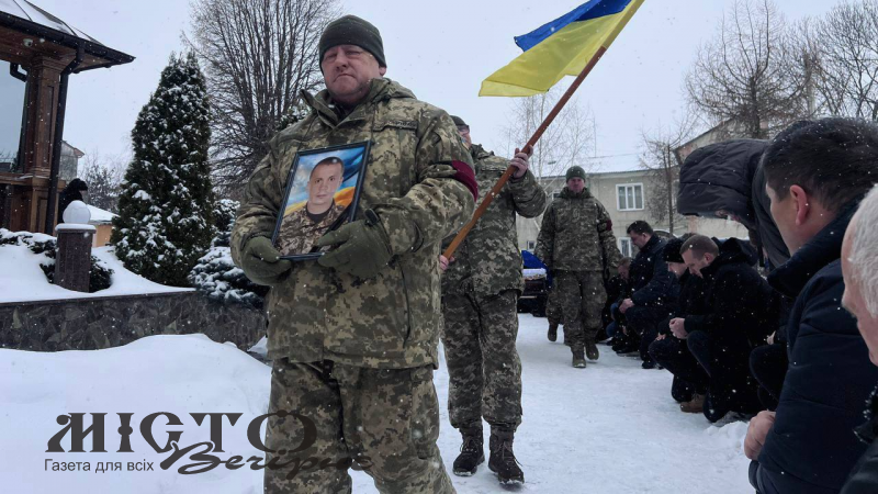 Віддав життя за Україну: у Володимирі провели в останню путь Героя Василя Солодуху 