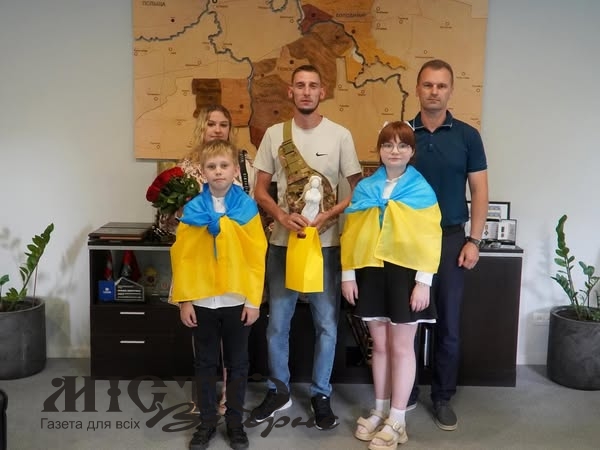 У Володимирі привітали звільненого з полону військового Олександра Корнєва 