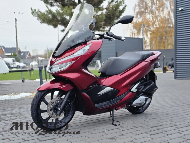 У Нововолинську на Шахтарському мікрорайоні оштрафували скутериста з фальшивим номером та без документів 