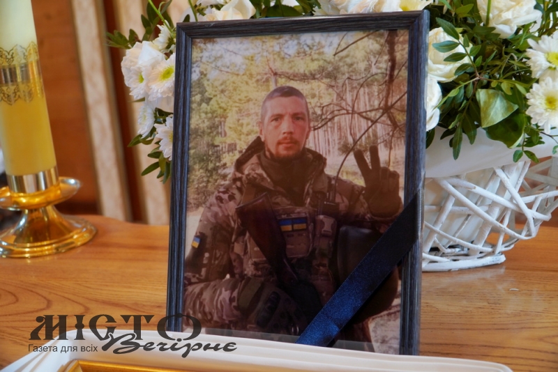 У Володимирі в останню путь провели 37-річного захисника Сергія Карабася 