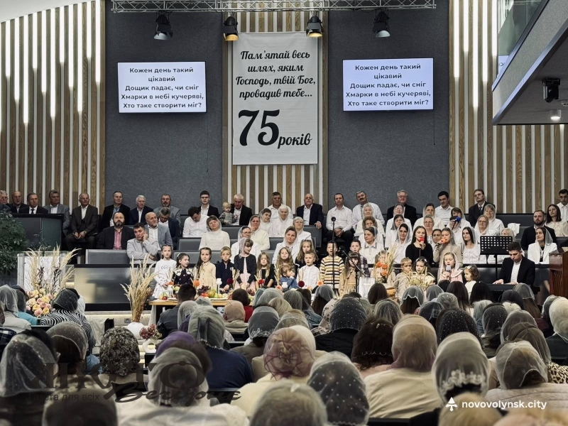 У Нововолинську відзначили 75-річчя Церкви Святої Трійці: пастора нагородили відзнакою «За заслуги перед містом» 