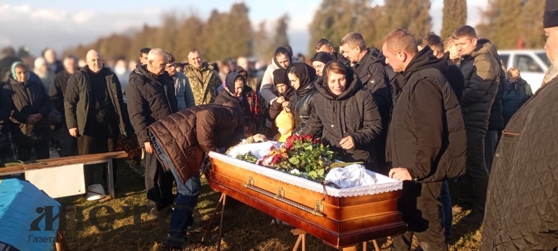 Іваничівська громада провела в останню дорогу загиблого Героя Віталія Павловича 