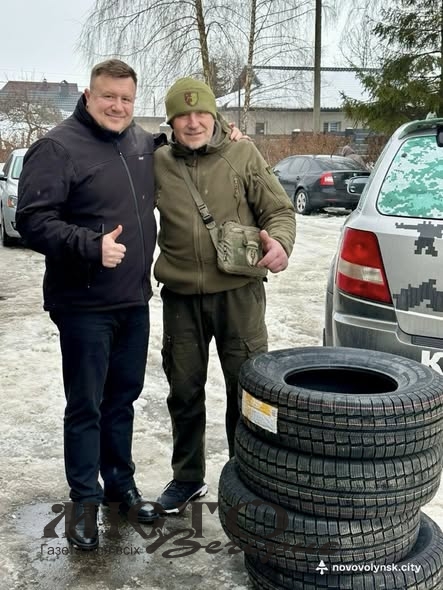 Нововолинська громада передала допомогу військовим: на фронт відправили обігрівачі та шини 