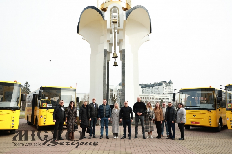 Оваднівська громада отримала новий шкільний автобус 