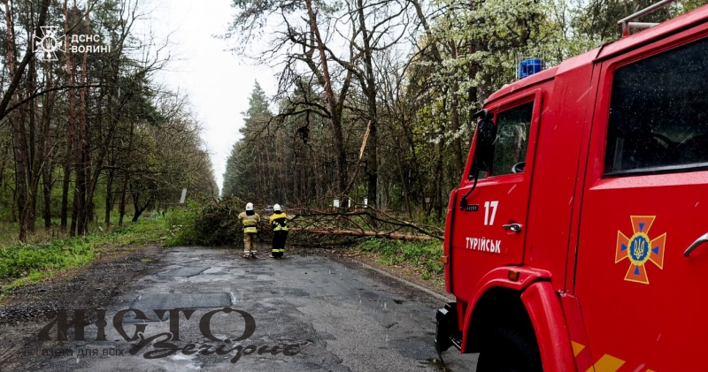 На Волині після буревію ще 7 населених пунктів залишаються знеструмленими 