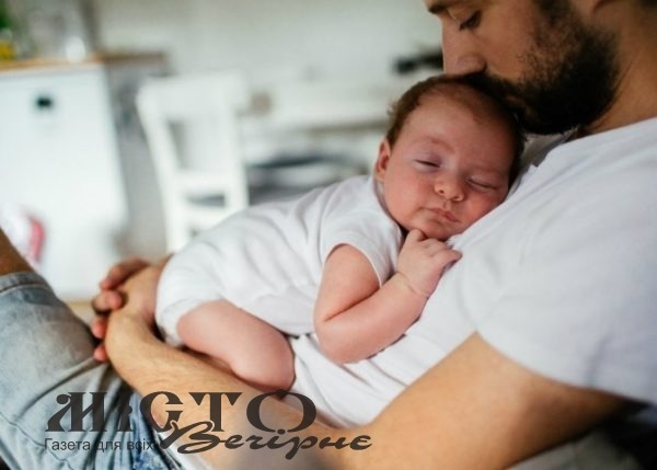 Рада дозволила батькові йти в декрет 