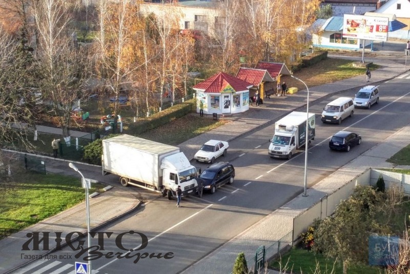 У Володимирі зіткнулися мінівен і вантажівка 