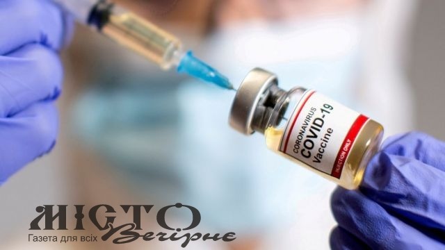 У Польщі хочуть безкоштовно вакцинувати від Covid-19 українців 