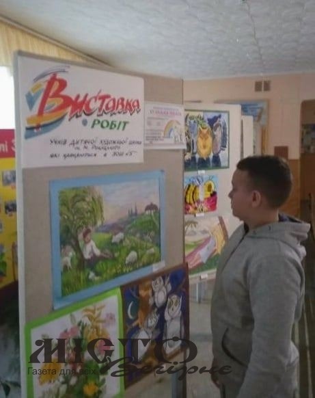 У ЗОШ№5  виставка робіт учнів художньої школи  