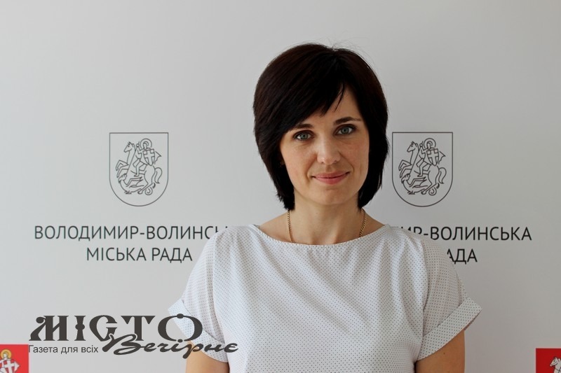 У Володимирі конкурсна комісія рекомендує на посаду головного спеціаліста відділу економічного розвитку, проєктної діяльності та інвестицій виконавчого комітету міської ради Оксану Виваль 