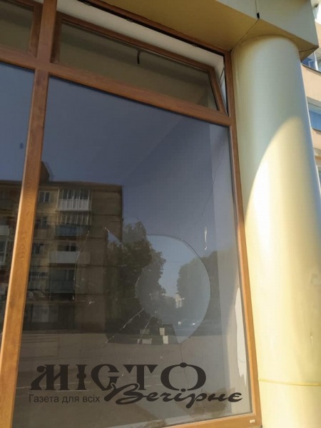 У Володимирі розбили вітрину: шукають свідків події 