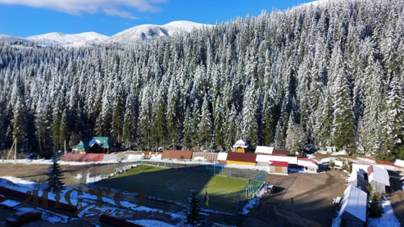 Прикарпаття засипало снігом 