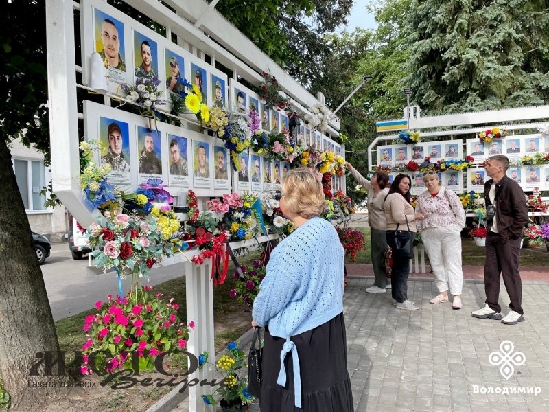 У Володимирі вшанували полеглих у травні захисників - новини Володимир-Водинського У Володимирі вшанували полеглих у травні захисників
