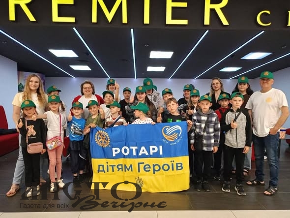 Дітям із Затурцівської громади подарували день відпочинку в межах проєкту «Ротарі дітям Героїв» - новини Володимир-Водинського Дітям із Затурцівської громади подарували день відпочинку в межах проєкту «Ротарі дітям Героїв»