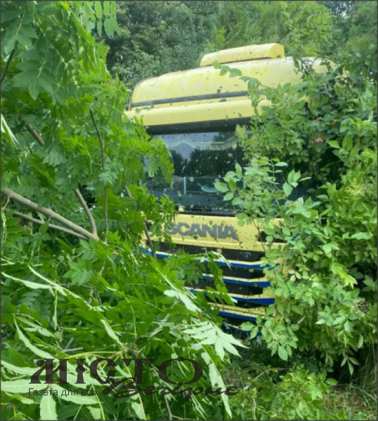 У селі Затурці вантажівка зʼїхала з дороги 