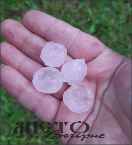  На Львівщині випав величезний град 