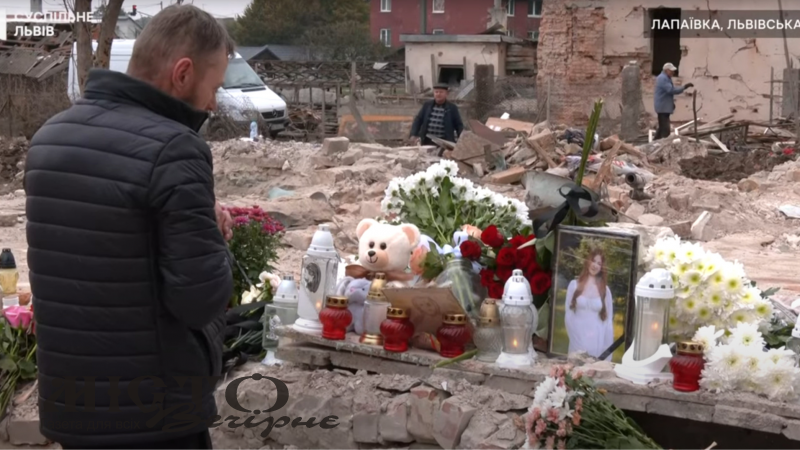 Батько-військовий приїхав з фронту, щоб покласти єдину дитину в домовину, яку вбила РФ на Львівщині 