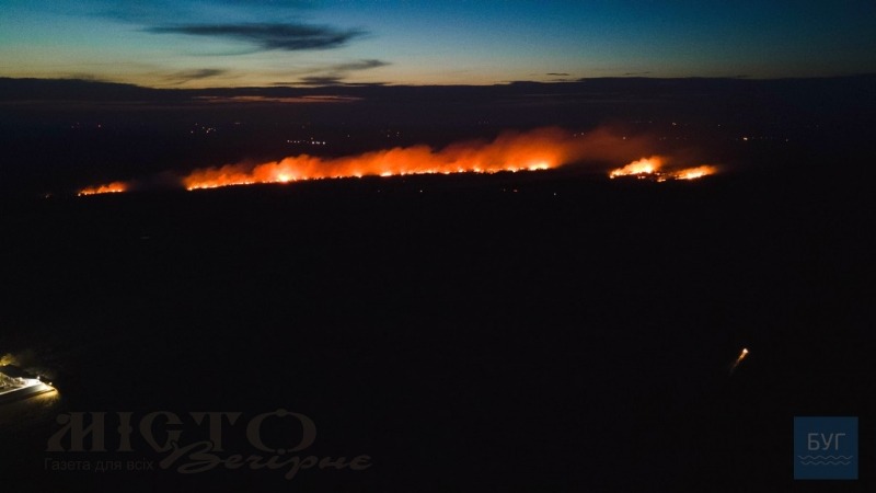 Біля Володимира горіли поля 