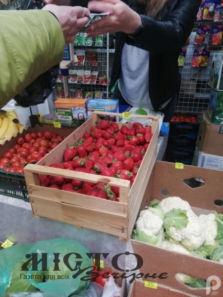 Розповіли, скільки коштує полуниця на ринку у Володимирі 