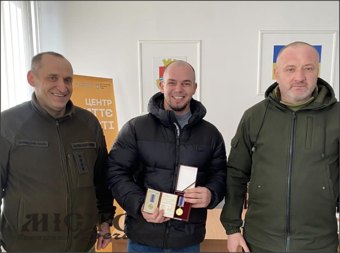 У Затурцівській громаді нагородили війскового Андрія Шуфеля 