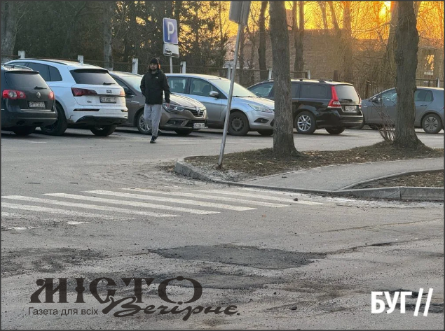 У Нововолинську ремонтують аварійні ями на дорогах 