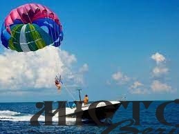  В Єгипті українка врізалася в катер, катаючись на парашуті 
