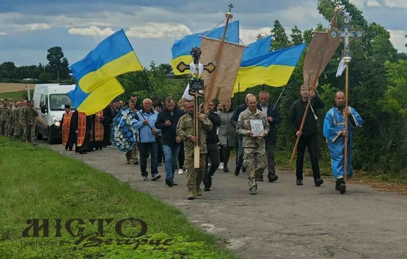 Мешканці Іваничівської громади попрощалися із загиблим Героєм Омаром Кузьмуком 