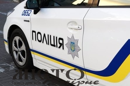 Чоловік побив поліцейських, одного з них вкусив у коліно 
