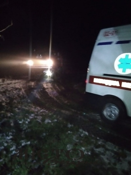 У Володимир-Волинському районі «швидка» загрузла в бездоріжжі  