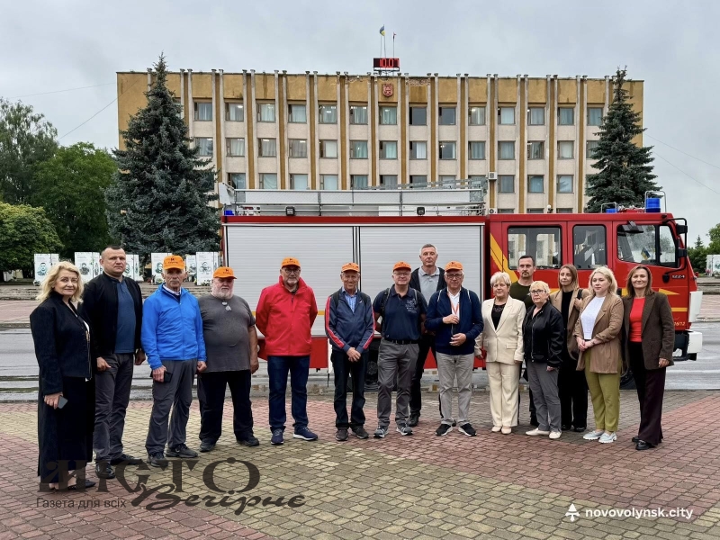 Нововолинськ отримав пожежний автомобіль від німецьких партнерів 