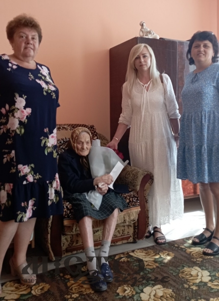 У Зимнівській громаді відзначили 100-річний ювілей Войтичук Євгенії Филимонівни 
