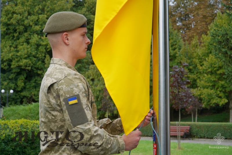 До Дня Прапора України у Володимирі урочисто здійняли державний стяг 