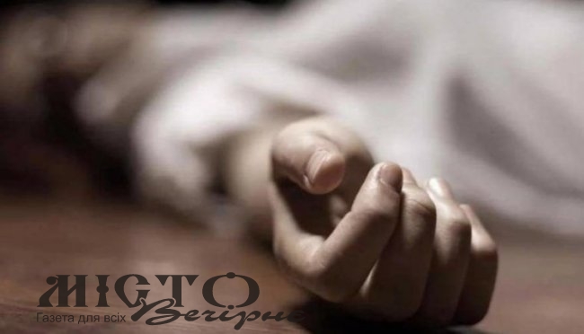 У Рівному дівчина випала з 6-го поверху: вона у важкому стані 