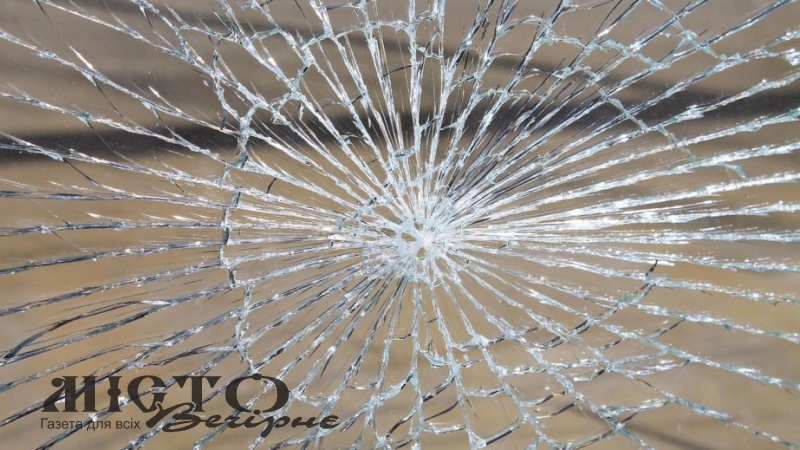 У Нововолинську безробітний із помсти розбив вікна у двох кафе, бо посварився з власником 