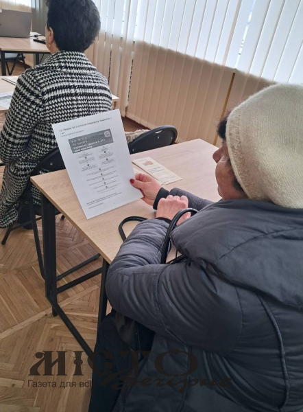 У Локачах місцевих жителів консультували, як пройти «Скринінг 40+» 