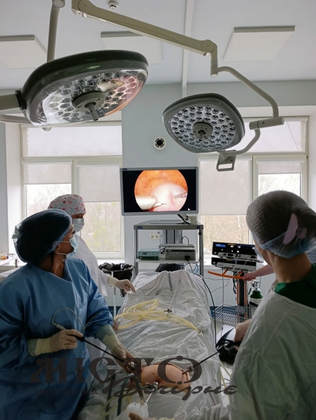 У Володимирі лікарі без великих розрізів видалили велику кісту яєчника 