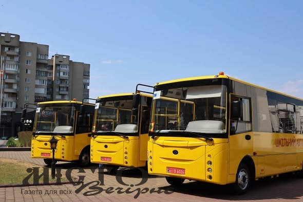 Локачинська громада отримала перший із двох запланованих шкільних автобусів 