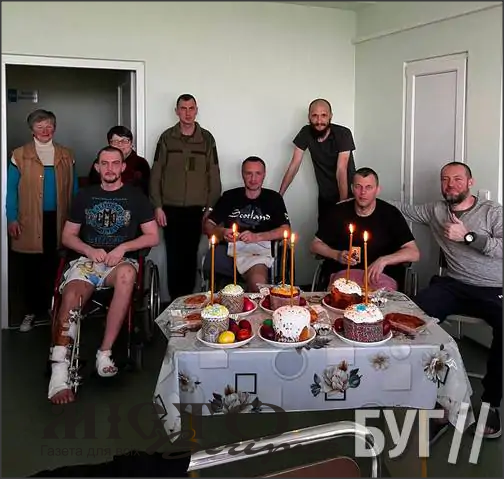 Команда волонтерів з Іванич потішила поранених військових в лікарні великодніми смаколиками 
