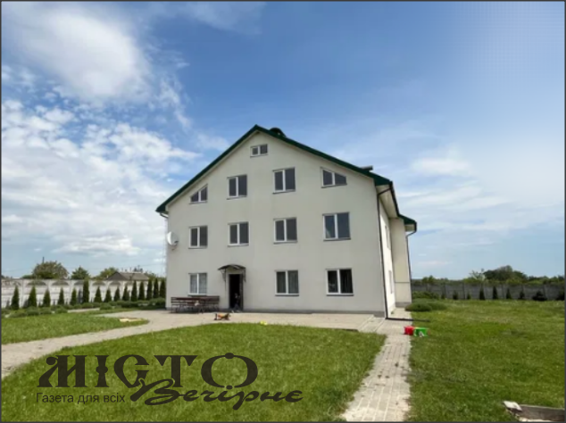 Під Нововолинськом продають будинок сімейного типу 