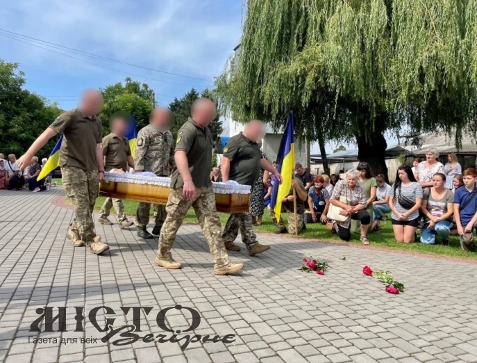 У Нововолинську попрощалися із загиблим військовим Романом Шереметом 