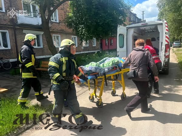 У Благодатному рятувальники допомогли жінці, яка впала в підвал 