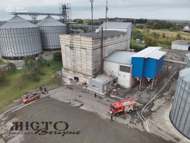 На об’єктах зберігання зерна та насіння у Володимирському районі «виникла пожежа»: рятувальники провели навчання 