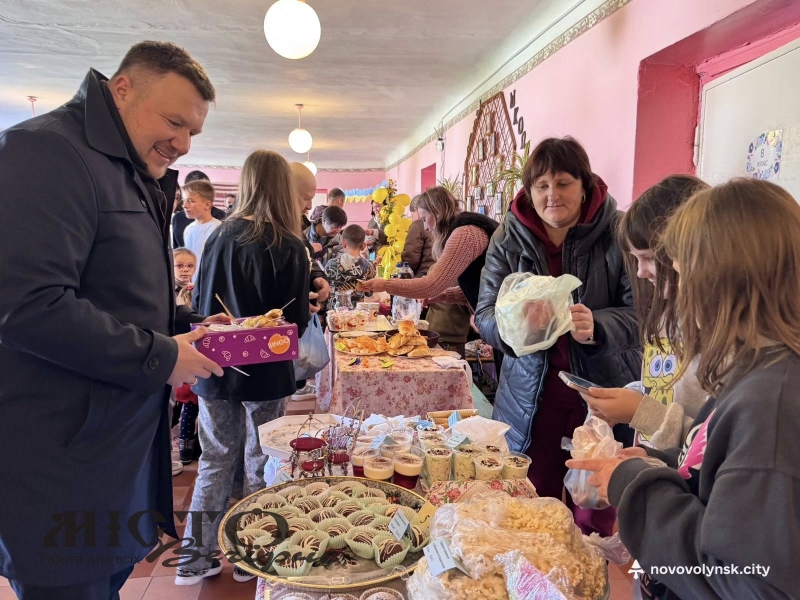 У Грибовицькій гімназії провели благодійний ярмарок, щоб допомогти військовим 