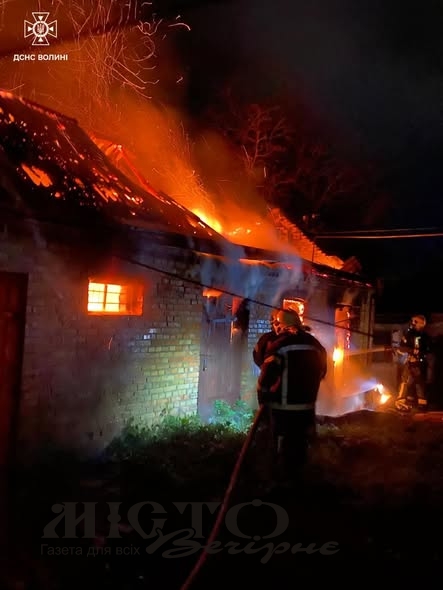 У селі Льотниче горіла господарська споруда 