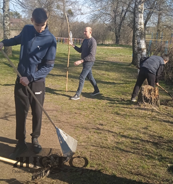 У Холопичівському ліцеї влаштували день прибирання 
