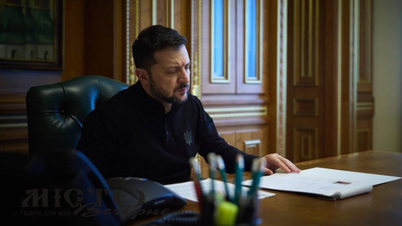 Російська мова вже не підлягає захисту в Україні: Зеленський підписав закон - новини Володимир-Водинського Російська мова вже не підлягає захисту в Україні: Зеленський підписав закон